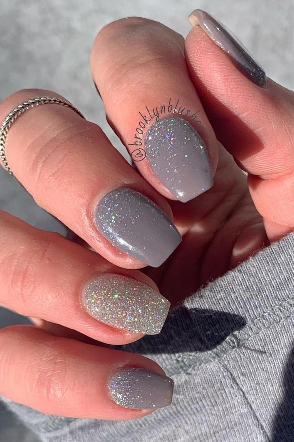 19 - Picture of Silver Glitter Nails