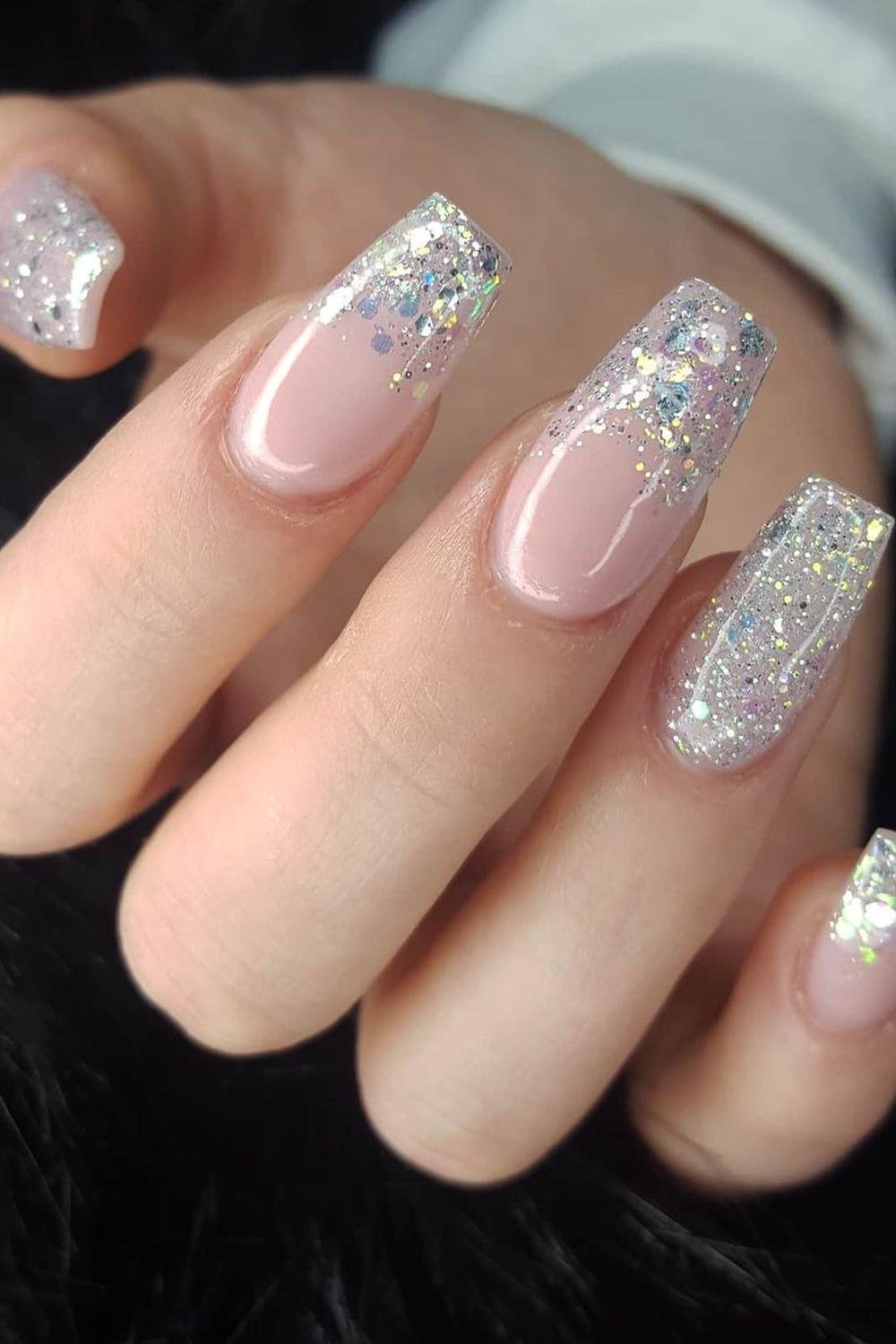 24 - Picture of Silver Glitter Nails